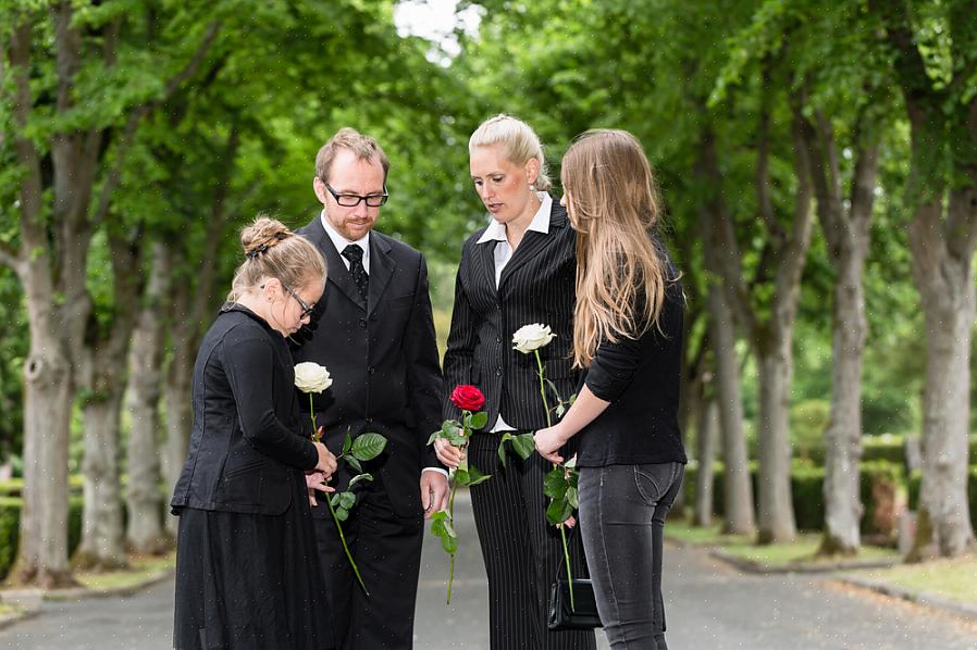 Monet hautajaiset antavat jonkin verran joustavuutta räätälöidä hautajaiset perheen tarpeiden