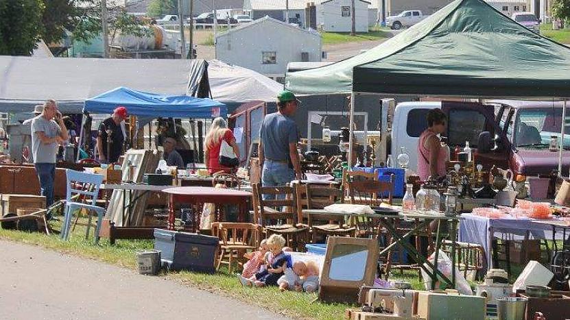 Marraskuusta maaliskuuhun Scott Antique Markets järjestää kuukausittain antiikkiesityksiä Columbuksessa