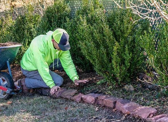 Koska jotkut hardscape-tyypit ovat melko kalliita