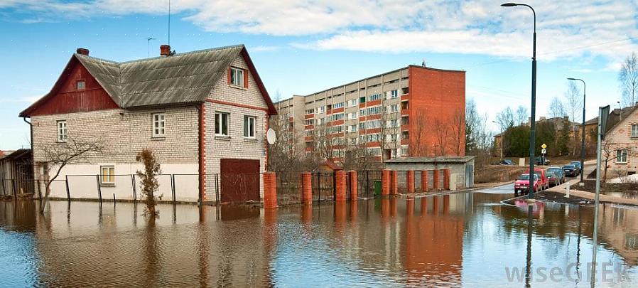 Ovatko ulkoseinät murtuneet tai antaneet periksi niiden vesipaineen vuoksi